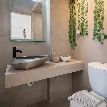 Amarylis Beachfront Amoudi