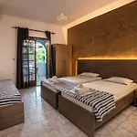 Amarylis Beachfront * Αμμούδι