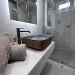 Amarylis Beachfront * Αμμούδι