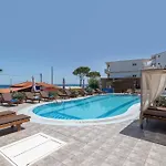 Amarylis Beachfront Amoudi