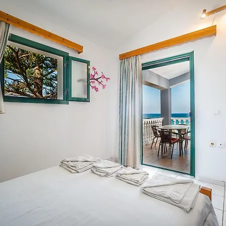Amarylis Beachfront أمودي