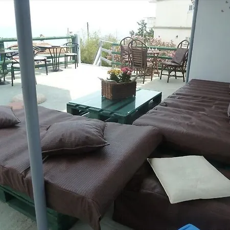 Amarylis Beachfront Studios Apartment Amoudi