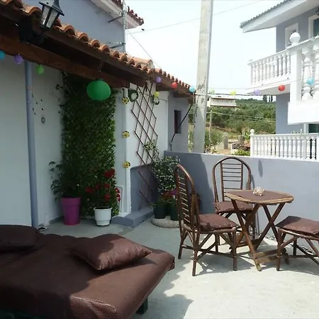 Amarylis Beachfront Studios Apartment