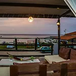 Amarylis Beachfront Apartamento
