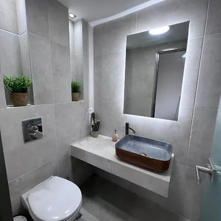 Amarylis Beachfront * Amoudi