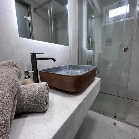 Amarylis Beachfront * Amoudi