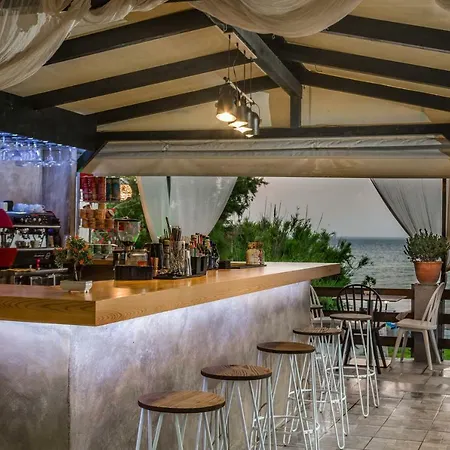 Lejlighed Amarylis Beachfront